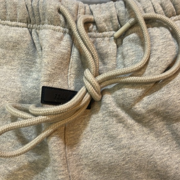 Fear of god essentials dark heather 2024 sweat shorts - Picture 4 of 8